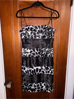 dressbarn collection Black and White Floral Banded Mini Dress